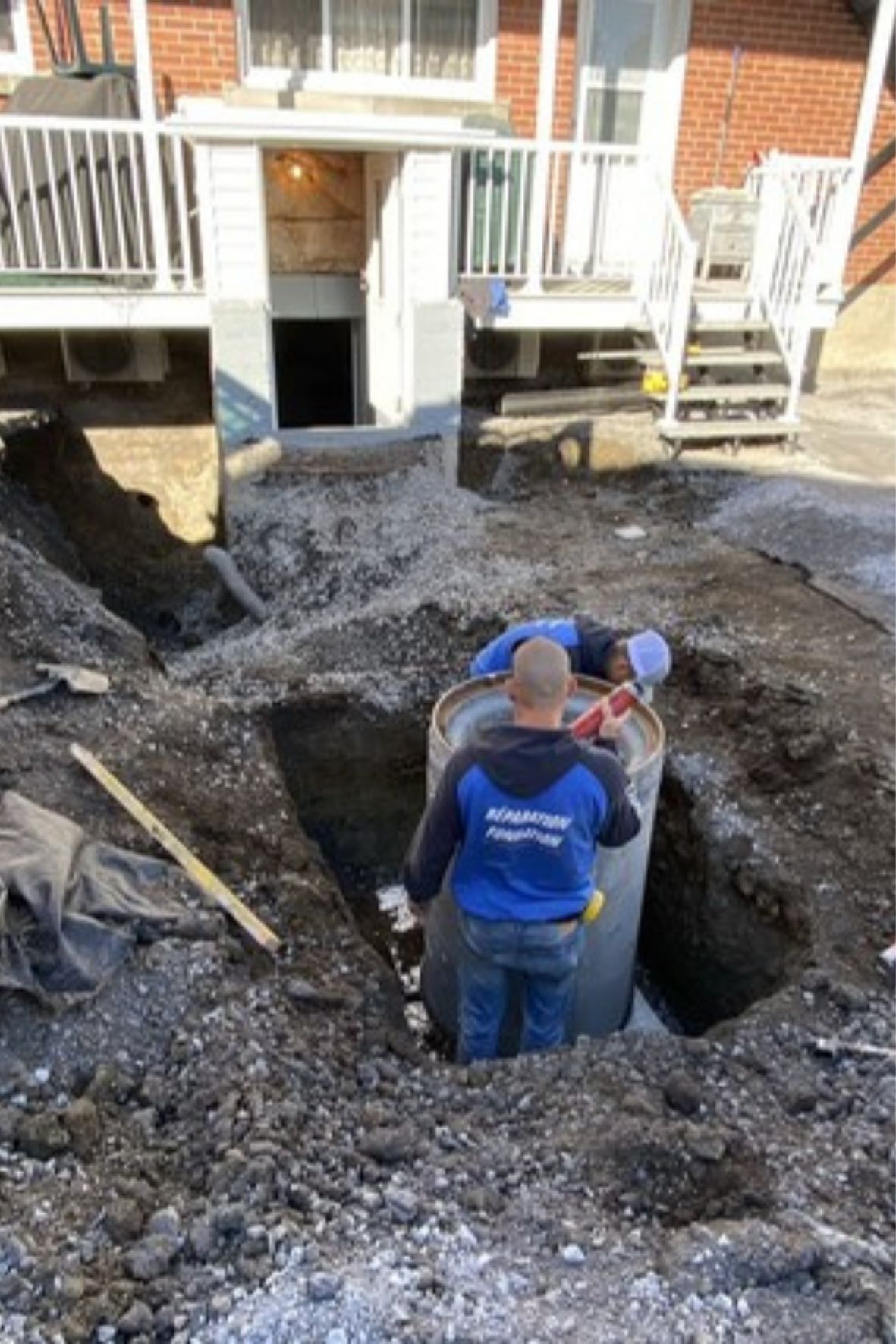 Excavation résidentielle autour d’un bâtiment avec sol dégagé et accès aux fondations sur la Rive-Sud de Montréal
